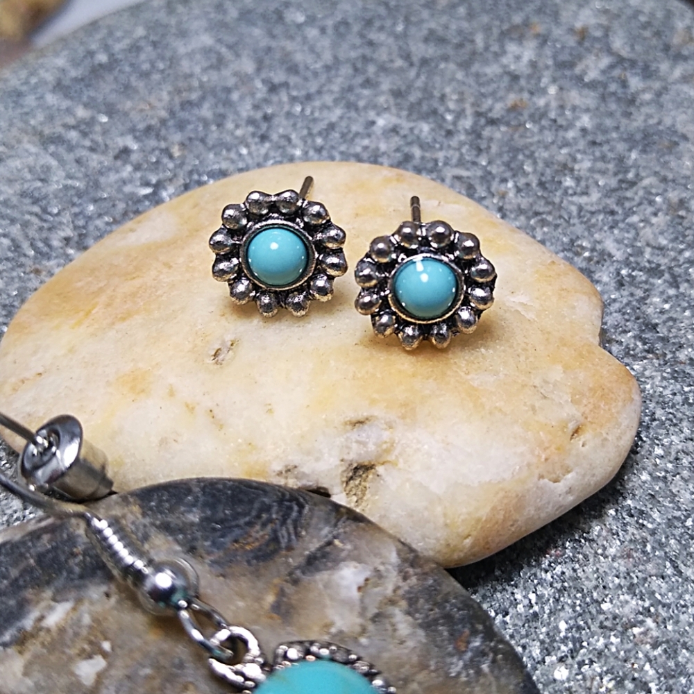 🐞2/$20 Set/3 Silver Color Earrings - Picture 4 of 4